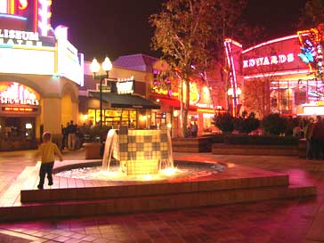 riverpark-shops-night