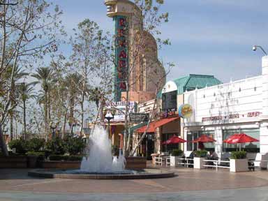 riverpark-shops-fountain